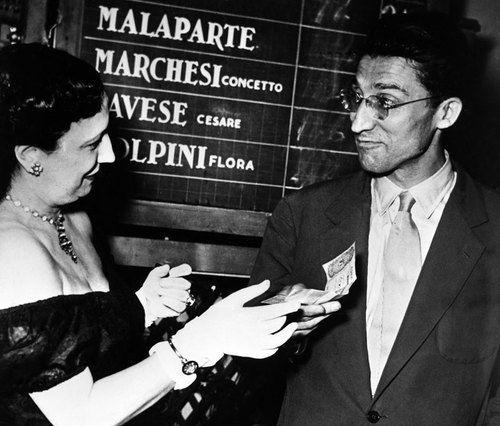 Cesare Pavese 3.jpg - Ricevette il Premio Strega nel giugno del 1950 per “La bella estate”.